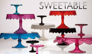 Alzata Message Sweetable Pavoni in vari colori Traslucidi.Diametro 23 cm.