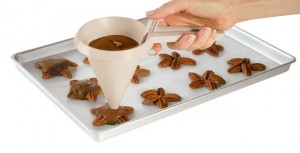 Dosatore o Imbuto per decorare facilmente creme e cioccolato sui vostri dolci.
