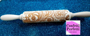 Decorazione Floreale con Fiocchi di neve. Mattarello in legno
