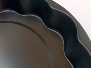 Teglia tonda bordo a onda diametro 30 cm.
