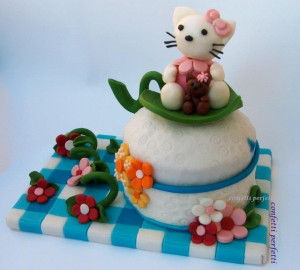Torta decorata in pasta di zucchero Hello Kitty