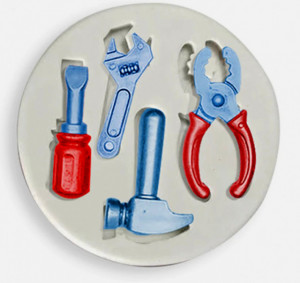 4 Grandi Attrezzi da Lavoro. Pinza Martello Chiave e Cacciavite. Stampo in silicone