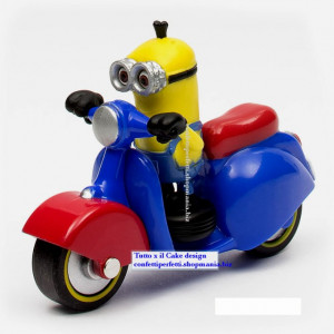 Modellino in PVC e metallo di Minion in moto. Despicable Me