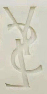 Yves Saint Laurent Griffe. Moda YSL Stampo in silicone