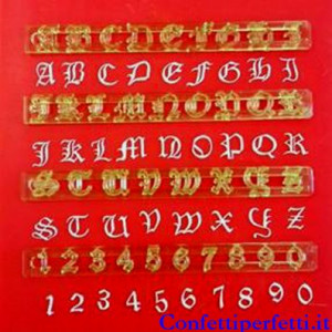 Old English. Lettere e Numeri. Set di 36 caratteri. Fmm