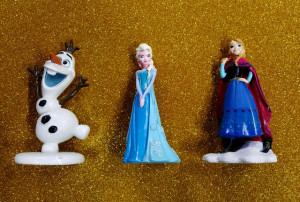 Spettacolare Frozen. 3 Statuine 10 cm di Elsa Anna e Olaf in resina lucida e Strass Disney