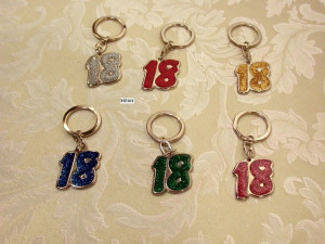 Spille portachiavi " VESPA " e " 18 ANNI " in 6 colori