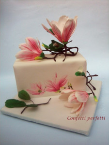 Torta decorata in pasta di zucchero Magnolia Giapponese.