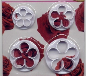 Rosa a 5 petali. 4 Cutter in plastica per il cake design