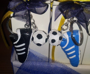 Set di Portachiavi Scarpetta calcio con Pallone in Resina Collezione Bomboniere Car.