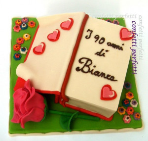Torta decorata in pasta di zucchero Libro