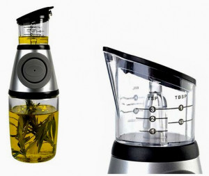 Dispenser dosatore a pressione per olio, aceto e altri liquidi.