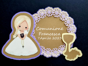 Cake Topper Comunione. Da personalizzare con figura Bambina Colore Bordo, Fiori e Testo