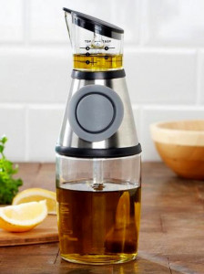 Dispenser dosatore a pressione per olio, aceto e altri liquidi.