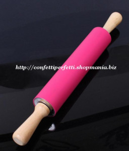 Mattarello 46 cm. Liscio e Antiaderente in silicone. Rullo indipendente e manici in legno.