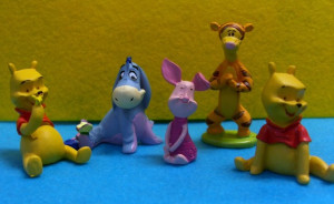 Set di 5 Splendide e realistiche Statuine di Winnie the Pooh e i suoi amici.Per decorare torte e dolci.