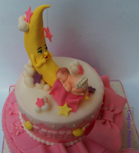 Torta decorata in pasta di zucchero "La luna canta una ninna nanna al Bebè"