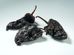 Peperoncino Ancho Mulato. Piccantezza: 3/10