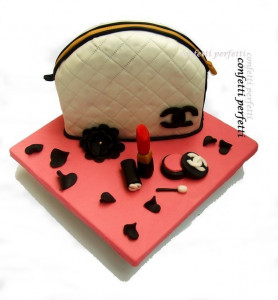 Torta decorata in pasta di zucchero Griffe moda