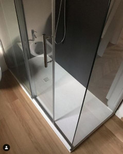 BOX DOCCIA CON PORTA SCORREVOLE "QUBO"