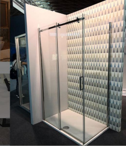 BOX DOCCIA CON PORTA SCORREVOLE "QUBO"