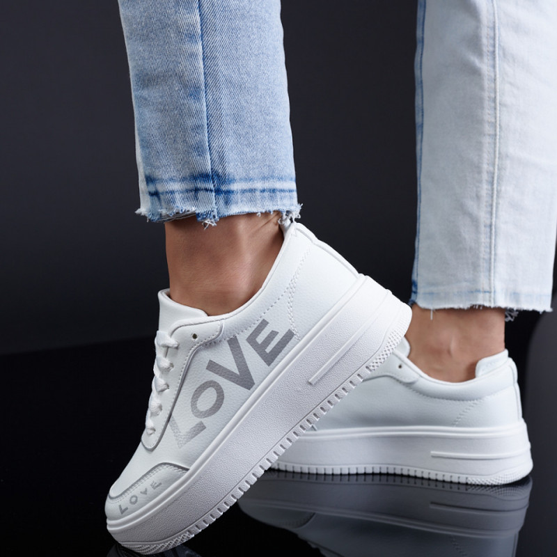 Adidașii, cel mai căutat model de pantofi!