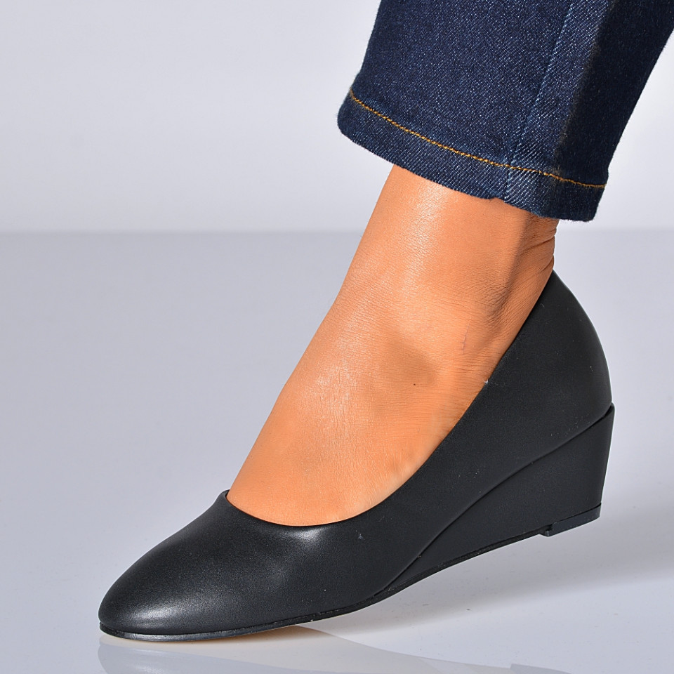Pantofi Cu Platforma Zyna Negri - Need 4 Shoes