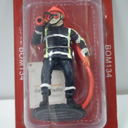 MAGAZINE MODELS 1:27 - FIREMAN FIREDRES GARD - 2010