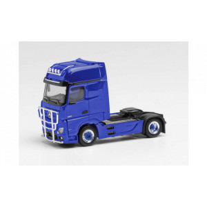 HERPA 1:87 - MERCEDES-BENZ ACTROS GIGASPACE `18 RIGID TRACTOR WITH LIGHT BAR AND CRASH PROTECTION, ULTRAMARINE BLUE