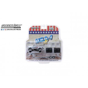 GREENLIGHT 1:64 - CHEVROLET K-10 1970 MONSTER TRUCK ON GOOSENECK TRAILER WITH REGULAR AND REPLACEMENT 66INCH TIR