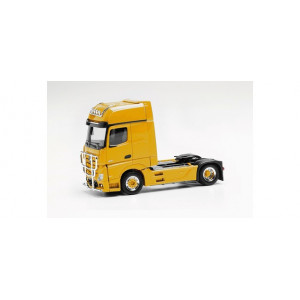 HERPA 1:87 - Mercedes-Benz Actros Gigaspace `18 rigid tractor with light bar and crash protection, traffic yellow