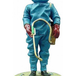 MAGAZINE MODELS 1:27 - FIREMAN LABOUR DRESS AGAINST INSECTS FRA90