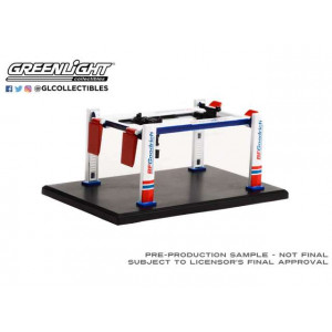 GREENLIGHT 1:64 - BF GOODRICH TIRES, AUTO BODY SHOP, *FOUR-POST LIFTS SERIES 4*