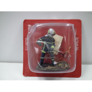 MAGAZINE MODELS 1:27 - FIREMAN FIREDRESS-BLIGNY SUR OUCHE-FRA2012