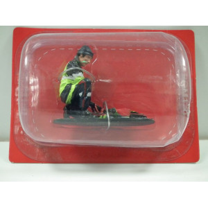 MAGAZINE MODELS 1:27 - FIREMAN - AMBULANCE WEAR - FRANCE 2010