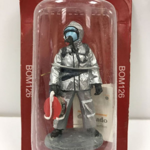 MAGAZINE MODELS 1:27 - FIREMAN LABOUR DRESS BOAT FIRE TOULON 2004