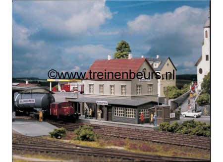 PI61820 PIKO Station Burgstein Nieuw H0