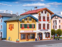 KIBRI 38820 H0 Sporthaus und Souvenir-Sho
