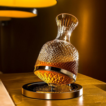 Decantor bauturi rotativ whiskey