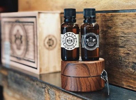 Set cadou pentru barbierit Grooming Kit cu crema, ulei si apa de toaleta