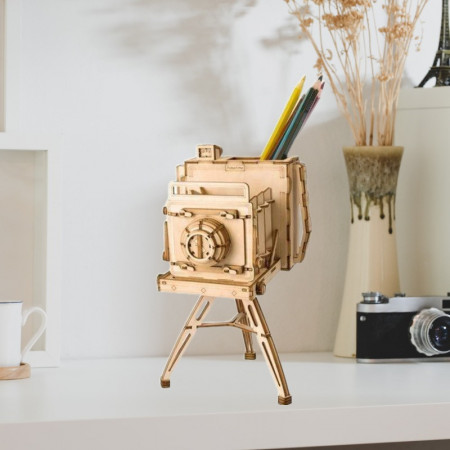 Puzzle 3D din lemn Vintage Camera pe birou