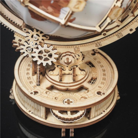 detaliu Puzzle 3D lemn Glob Pamantesc luminat
