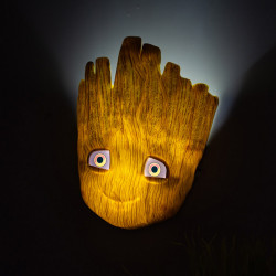 Lampa 3D Baby Groot aprinsa