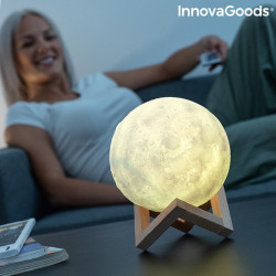 lampa led in forma de luna cu suport din lemn