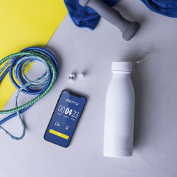 Set sticla termo alba si casti wireless in capac 2