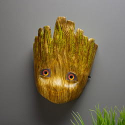 Lampa 3D Baby Groot pe perete