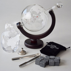 Glob pamantesc decantor cu 2 pahare si pietre pentru racit whisky si cleste gheata