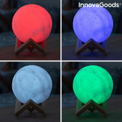 lampa led multicolora in forma de luna cu suport din lemn