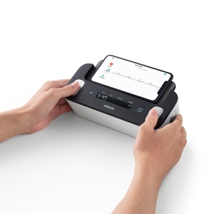 OMRON COMPLETE - Tensiometru de brat, cu monitorizare ECG