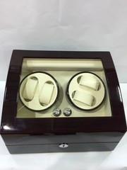 Watch winder pentru patru ceasuri si sase locuri pentru ceasuri